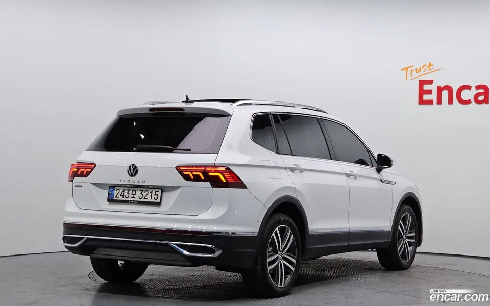 Volkswagen Tiguan Allspace 2.0 TSI 2023 — миниатюра 2