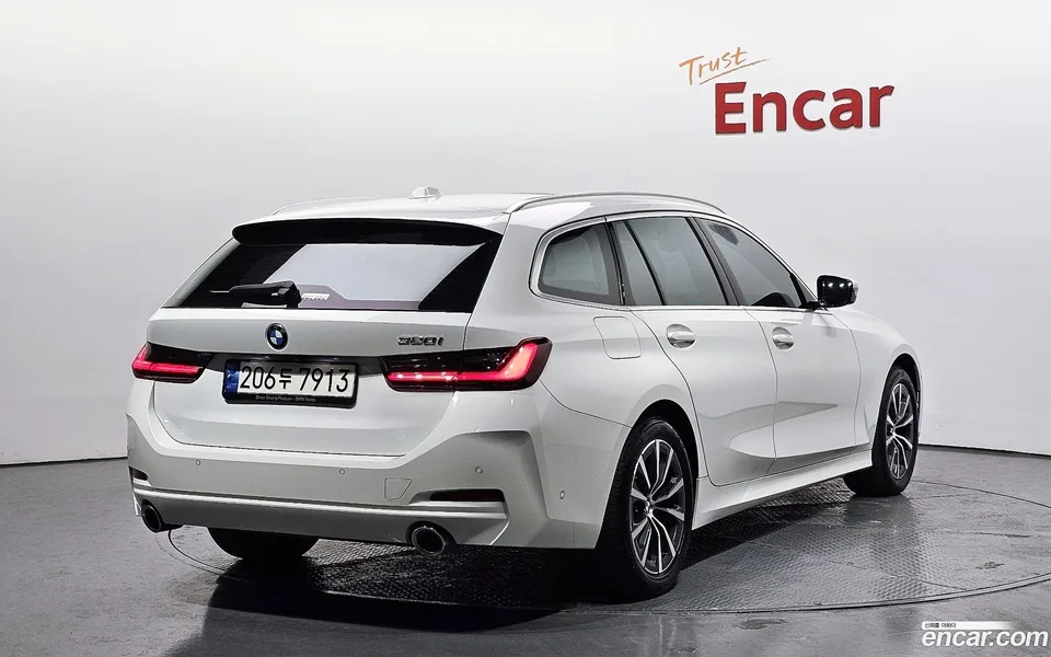 BMW 3 Series 320i 2023 — миниатюра 2