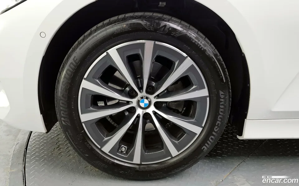 BMW 3 Series 320i 2023 — миниатюра 5