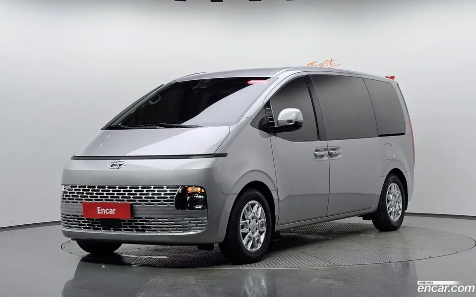 Hyundai Staria 4WD / 2022 — фото 1, купить с доставкой в Москву