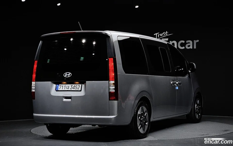 Hyundai Staria 11 2025 — миниатюра 2
