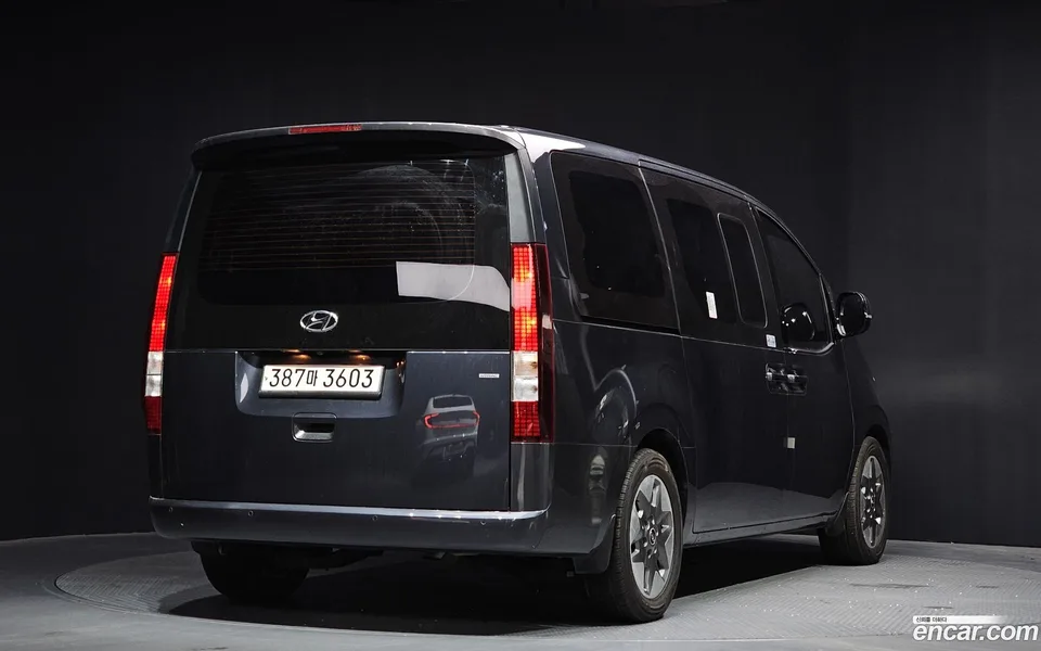 Hyundai Staria 4WD 9 2023 — миниатюра 2