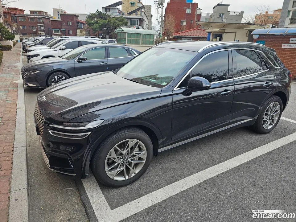 Genesis GV70 2.5T 2WD 2024 — миниатюра 2