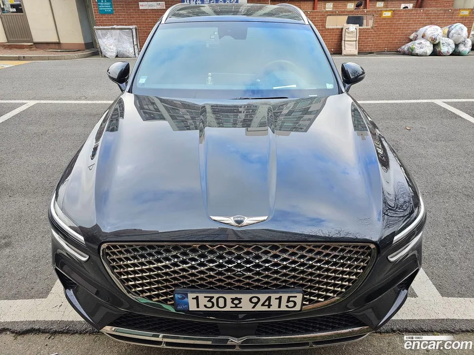 Genesis GV70 2.5T 2WD 2024 — фото 1, купить с доставкой в Москву