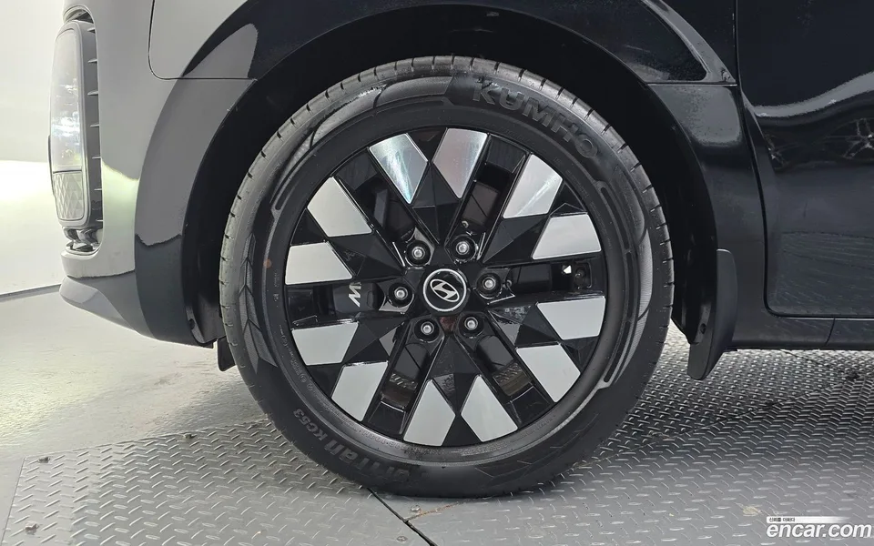 Hyundai Staria 4WD 7 2024 — миниатюра 5