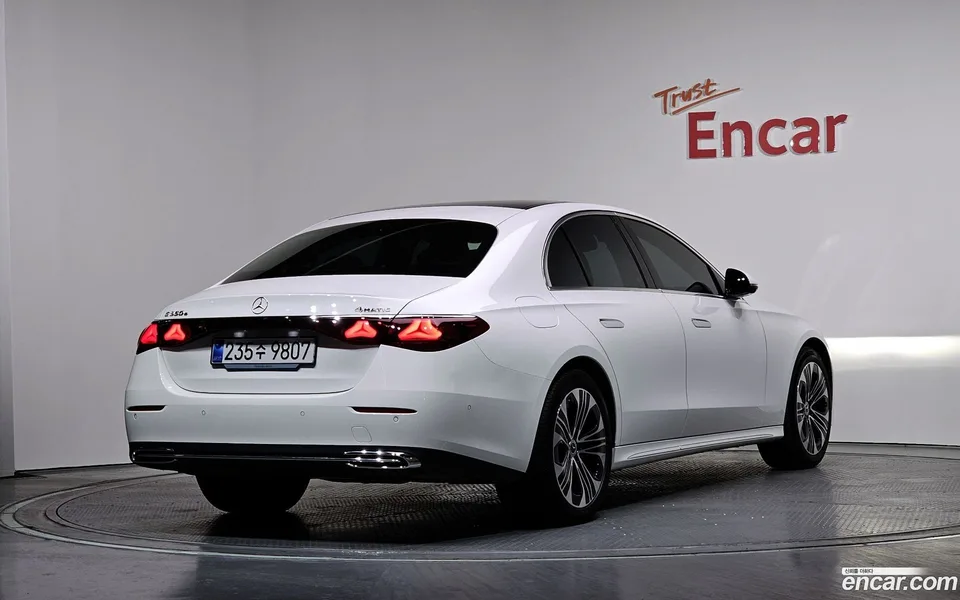 Mercedes-Benz E-Class E350e 4MATIC 2025 — миниатюра 2