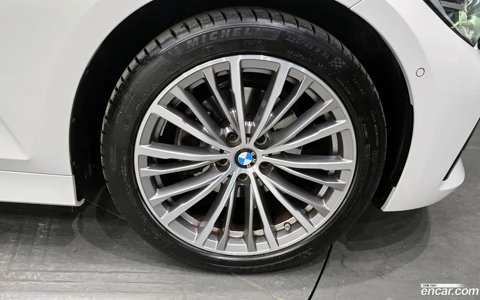 BMW 3 Series 320i 2022 — миниатюра 5