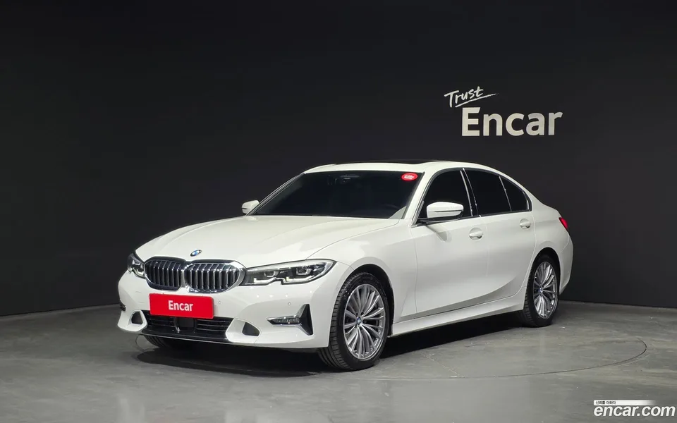 BMW 3 Series 320i 2022 — фото 1, купить с доставкой в Москву