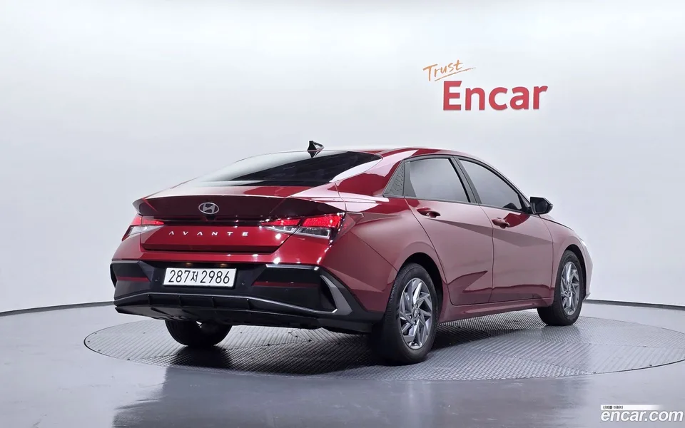 Hyundai Avante CN7 Hybrid 2023 — миниатюра 2