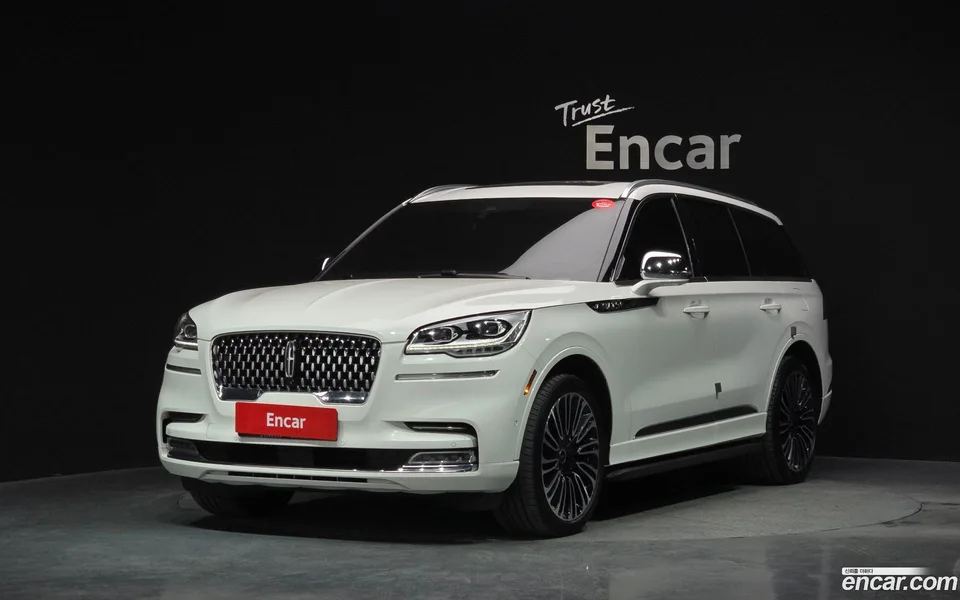 Lincoln Aviator 3.0 AWD 2022 — фото 1, купить с доставкой в Москву
