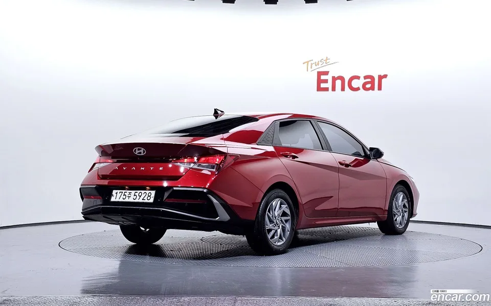 Hyundai Avante CN7 Hybrid 2023 — миниатюра 2