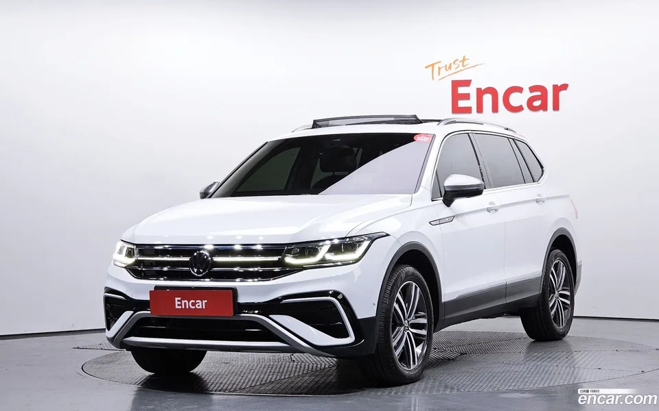 Volkswagen Tiguan Allspace 2.0 TSI 2022 — фото 1, купить с доставкой в Москву