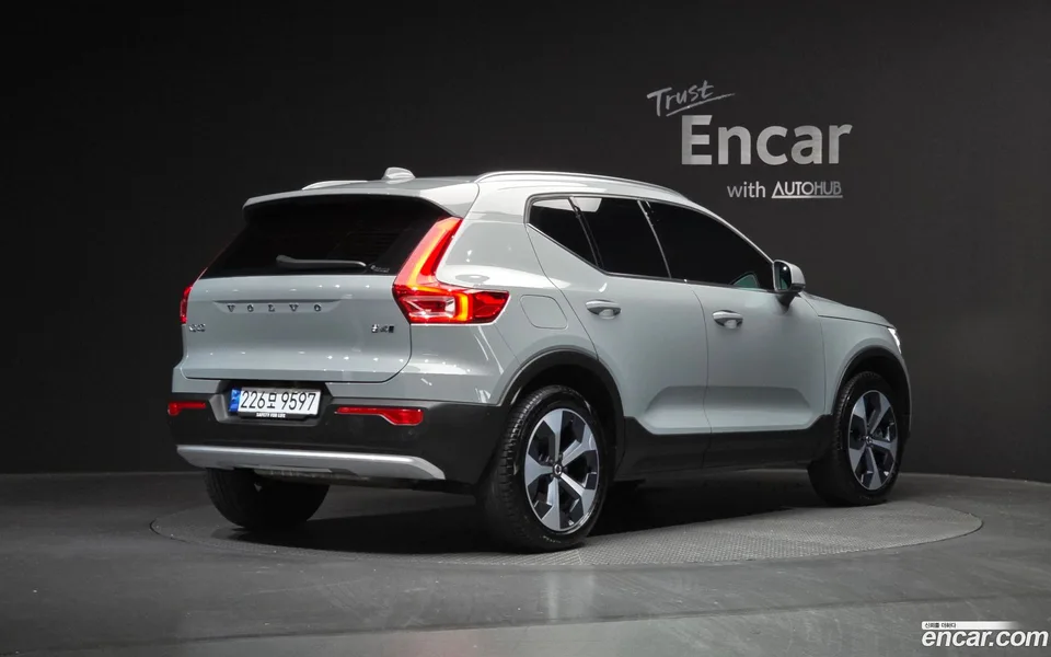 Volvo XC40 B4 2024 — миниатюра 2