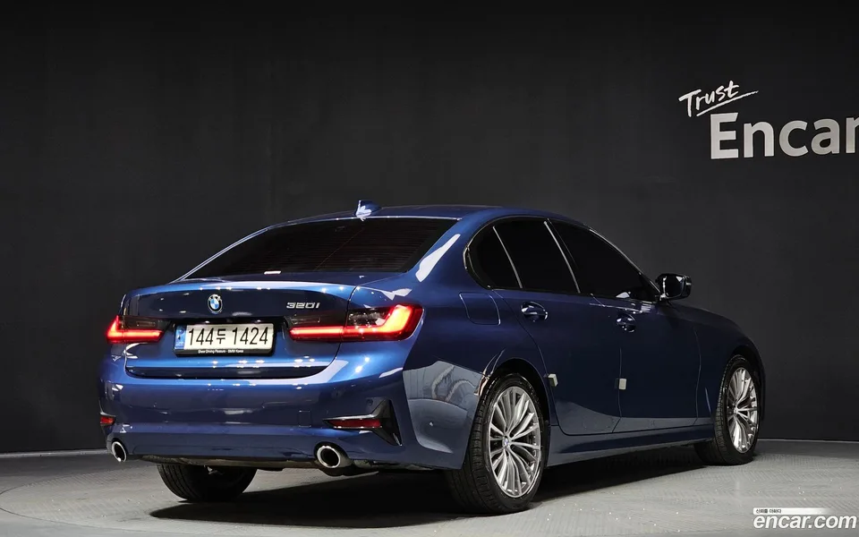 BMW 3 Series 320i 2022 — миниатюра 2
