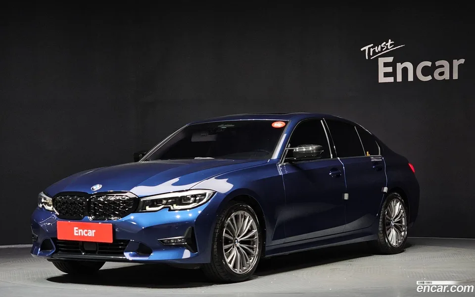 BMW 3 Series 320i 2022 — фото 1, купить с доставкой в Москву
