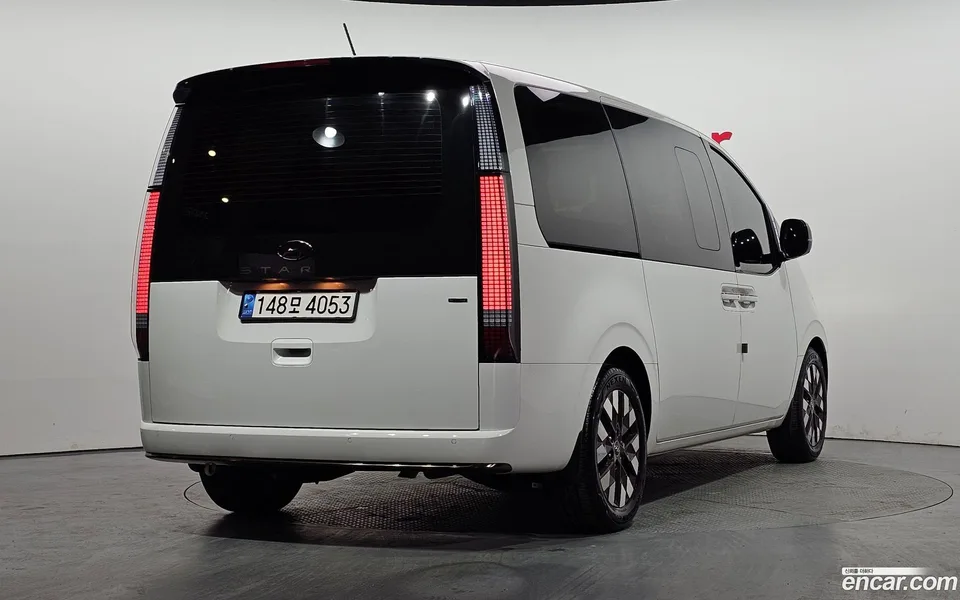 Hyundai Staria 4WD 7 2022 — миниатюра 2