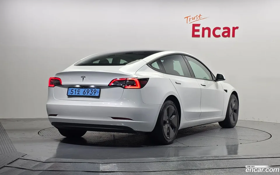 Tesla Model 3 RWD 2023 — миниатюра 2