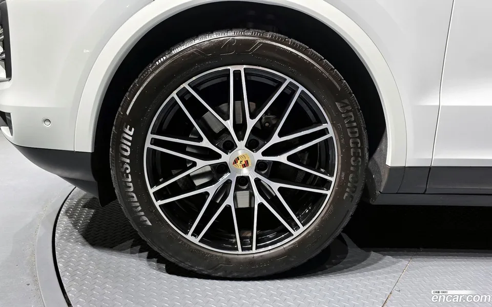 Porsche Cayenne 3.0 2024 — миниатюра 5