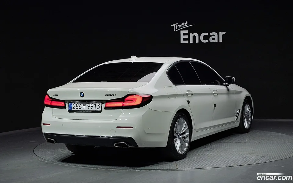 BMW 5 Series 530i xDrive 2022 — миниатюра 2