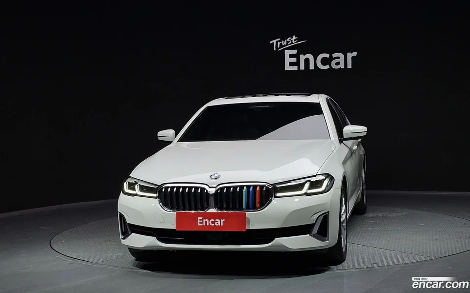 BMW 5 Series 530i xDrive 2022 — миниатюра 3