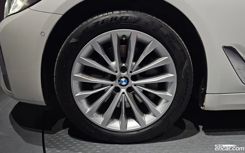 BMW 5 Series 530i xDrive 2022 — миниатюра 5