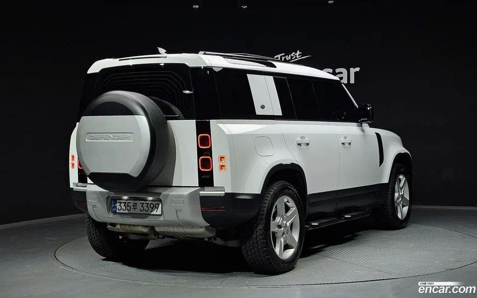 Land Rover Defender 110 D250 SE 2024 — миниатюра 2
