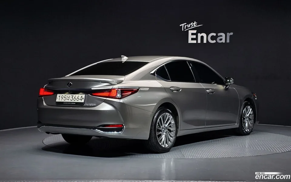 Lexus ES 300h 2022 — миниатюра 2