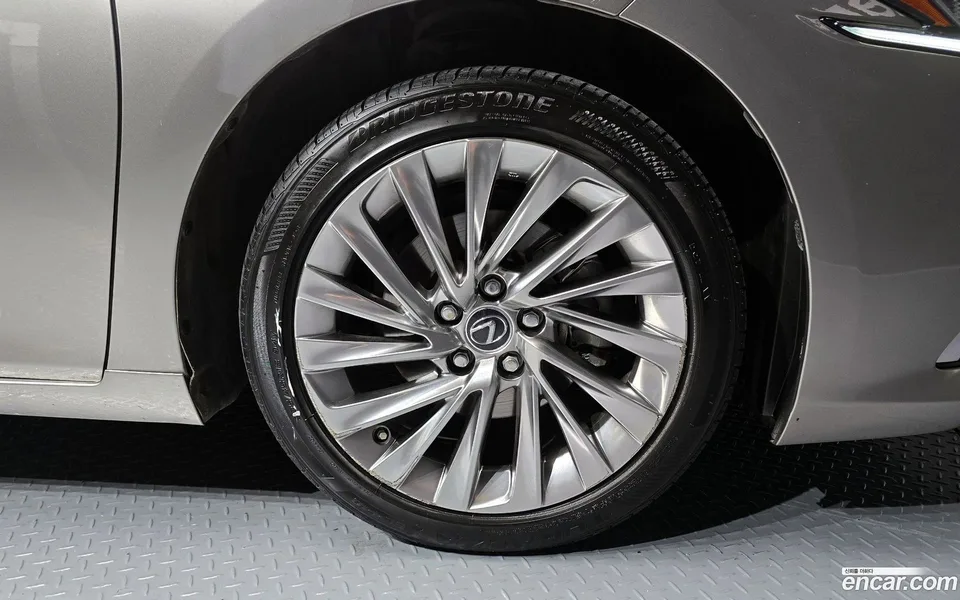 Lexus ES 300h 2022 — миниатюра 5