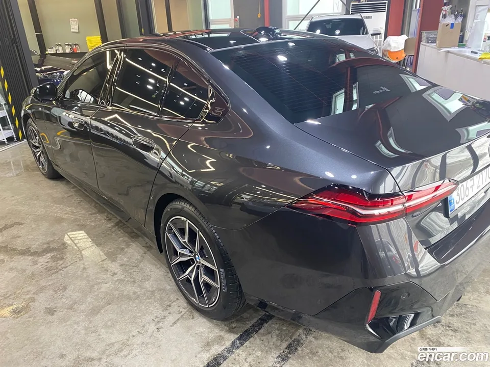 BMW 5 Series 520i M 2025 — миниатюра 4