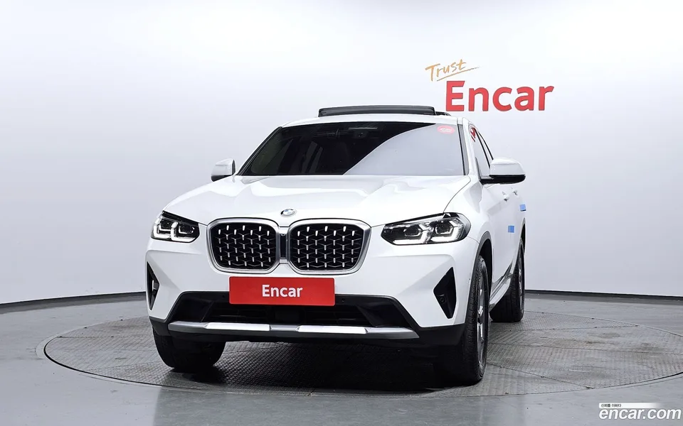 BMW X4 xDrive20i xLine 2023 — миниатюра 3