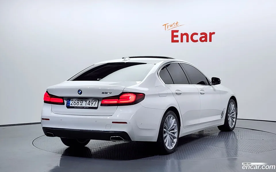 BMW 5 Series 530i 2023 — миниатюра 2