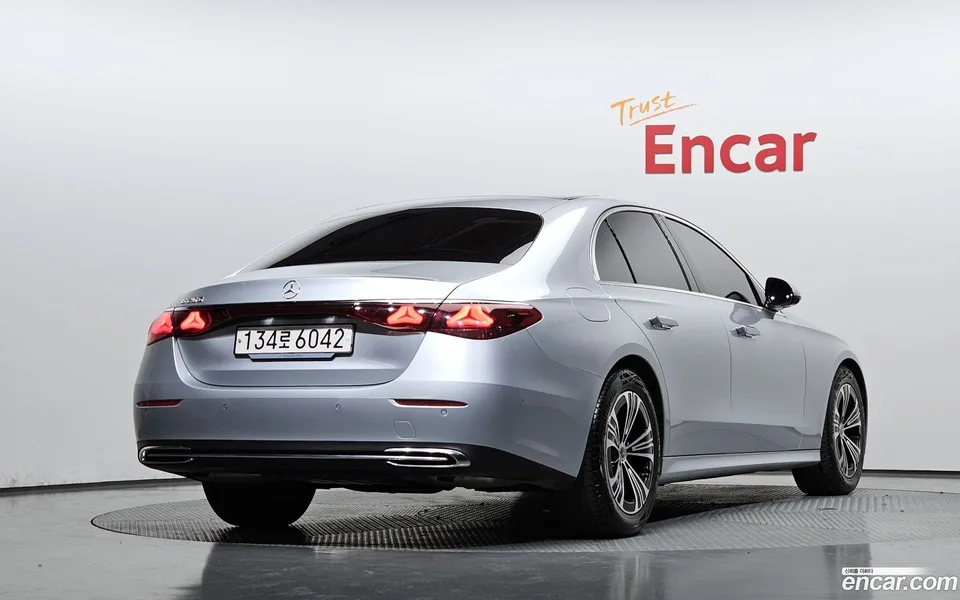 Mercedes-Benz E-Class E200 2024 — миниатюра 2