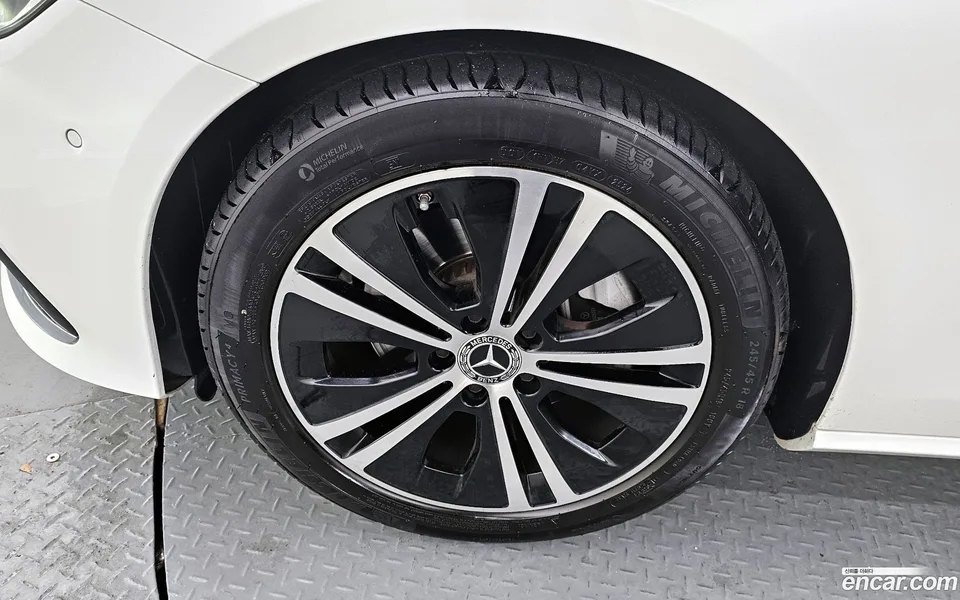 Mercedes-Benz E-Class E250 2022 — миниатюра 5