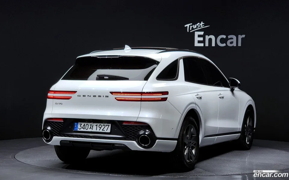 Genesis GV70 2.5T 2WD 2023 — миниатюра 2