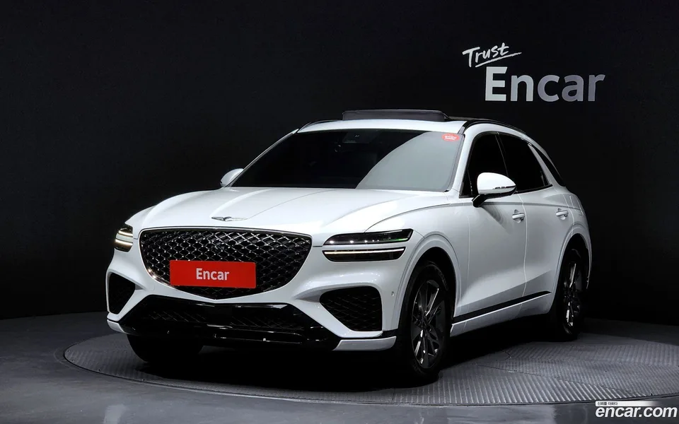 Genesis GV70 2.5T 2WD 2023 — фото 1, купить с доставкой в Москву