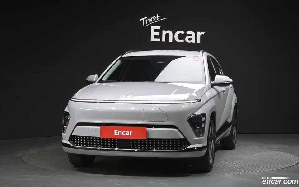 Hyundai Kona Electric 2023 — миниатюра 3