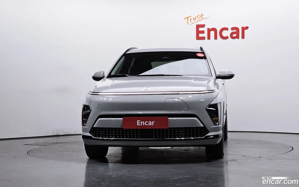 Hyundai Kona Electric 2023 — миниатюра 3