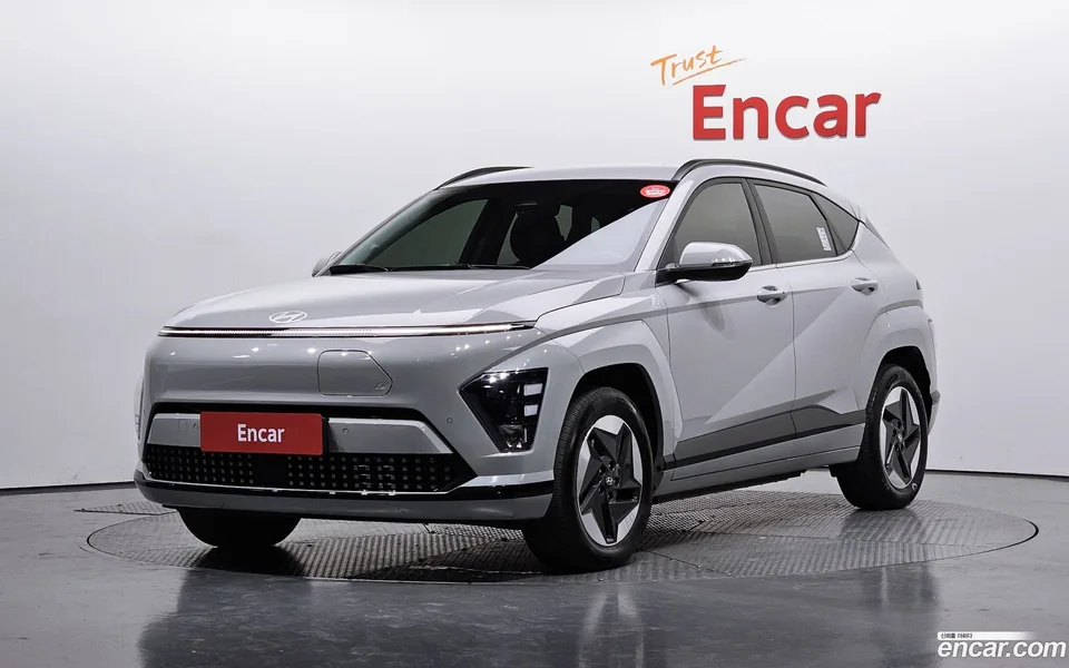 Hyundai Kona Electric 2023 — фото 1, купить с доставкой в Москву