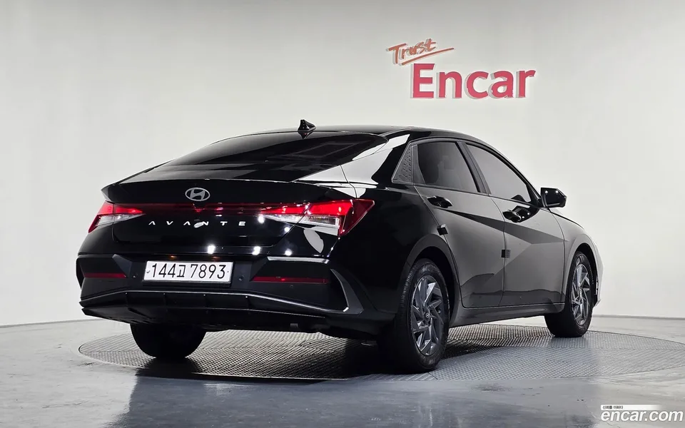Hyundai Avante CN7 Hybrid 2025 — миниатюра 2