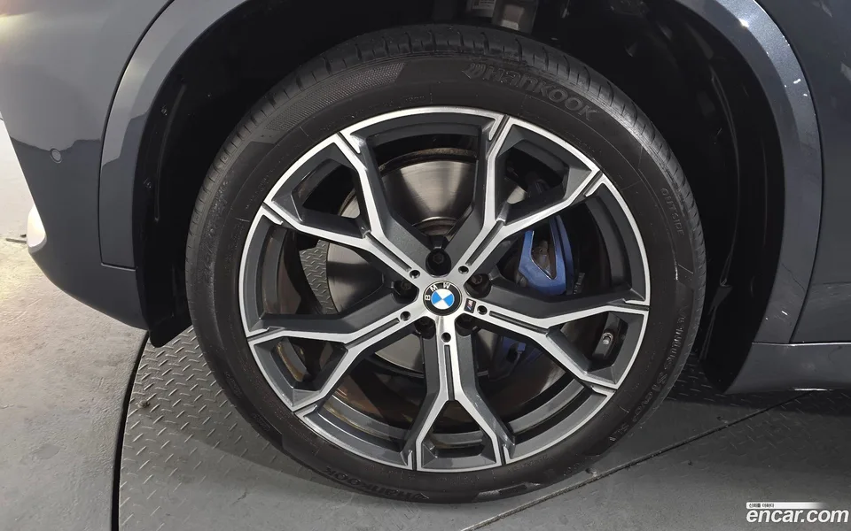 BMW X5 xDrive 40i M 2022 — миниатюра 5