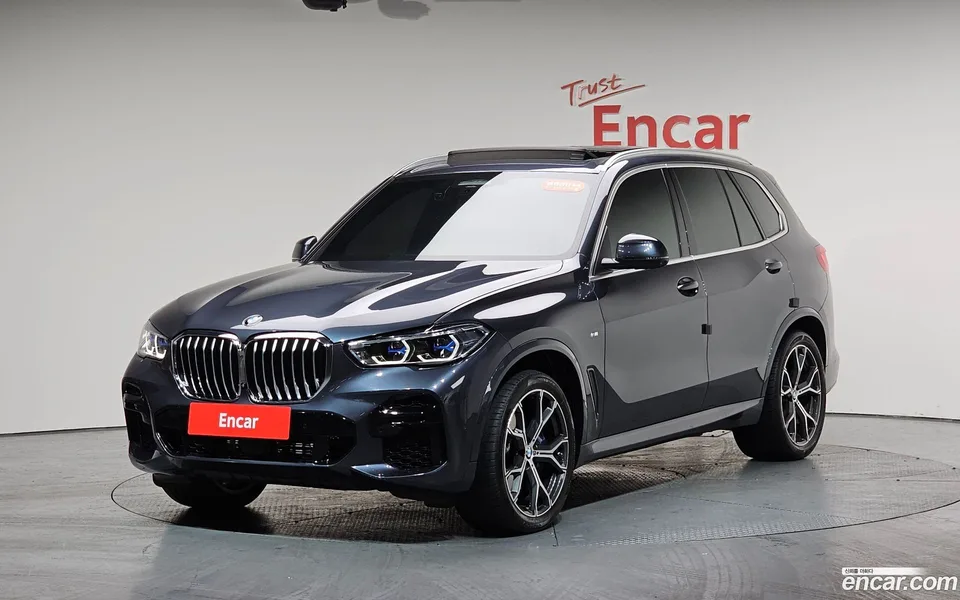 BMW X5 xDrive 40i M 2022 — фото 1, купить с доставкой в Москву