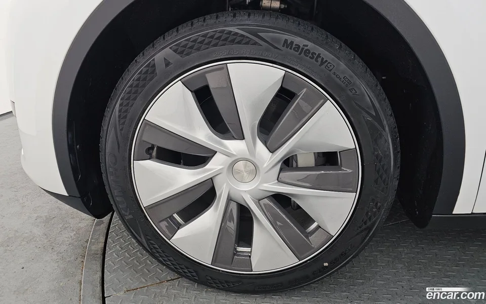 Tesla Model Y RWD 2024 — миниатюра 5