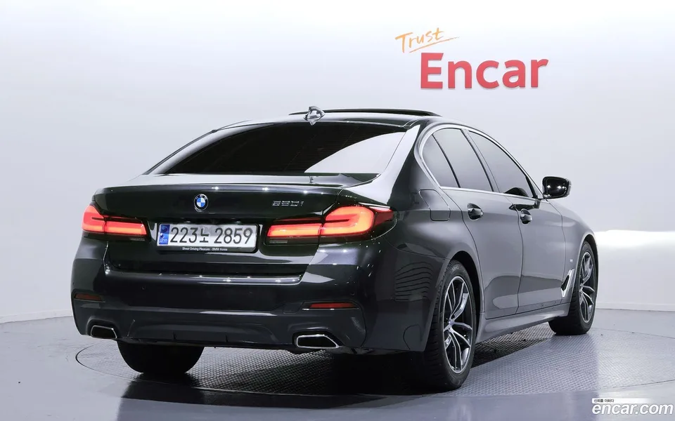 BMW 5 Series 520i M 2023 — миниатюра 2