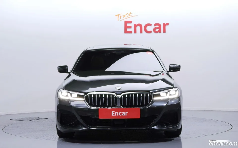 BMW 5 Series 520i M 2023 — миниатюра 3