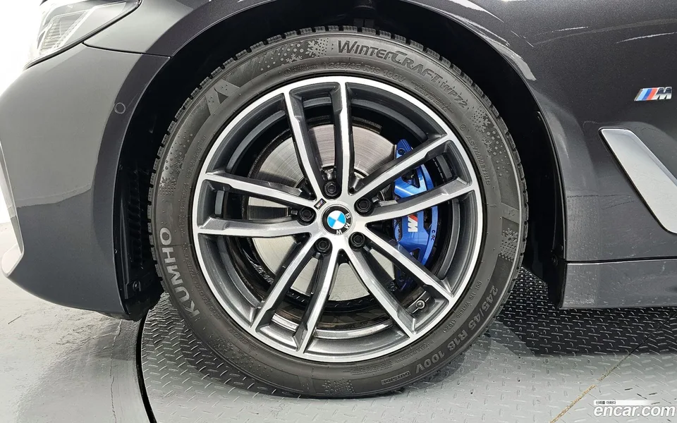 BMW 5 Series 520i M 2023 — миниатюра 5