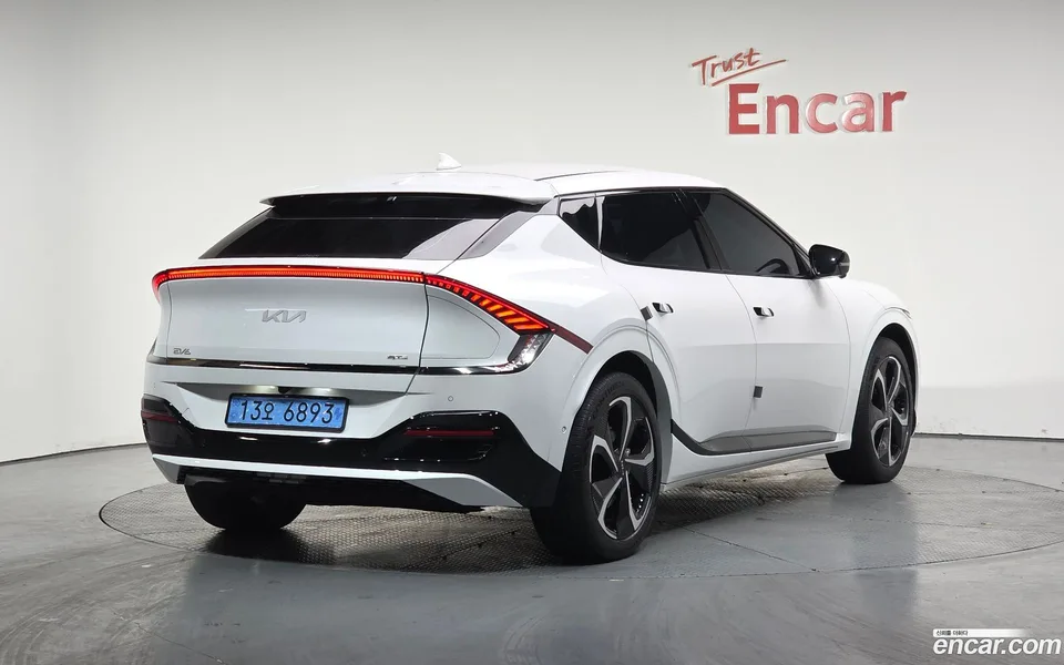 Kia EV6 4WD 2023 — миниатюра 2