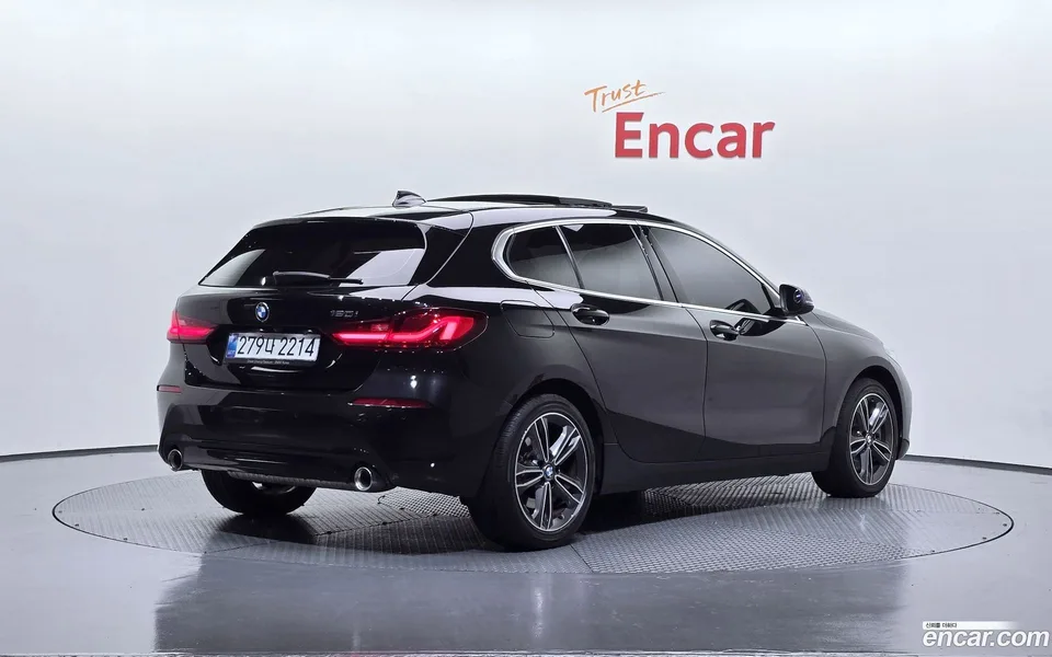 BMW 1 Series 120i 2022 — миниатюра 2