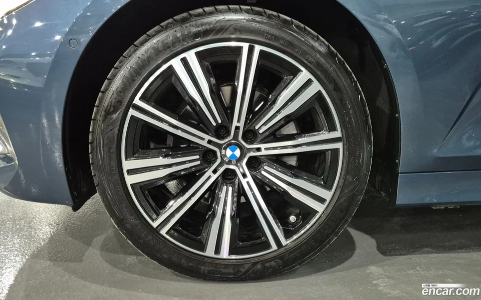 BMW 3 Series 320i 2025 — миниатюра 5