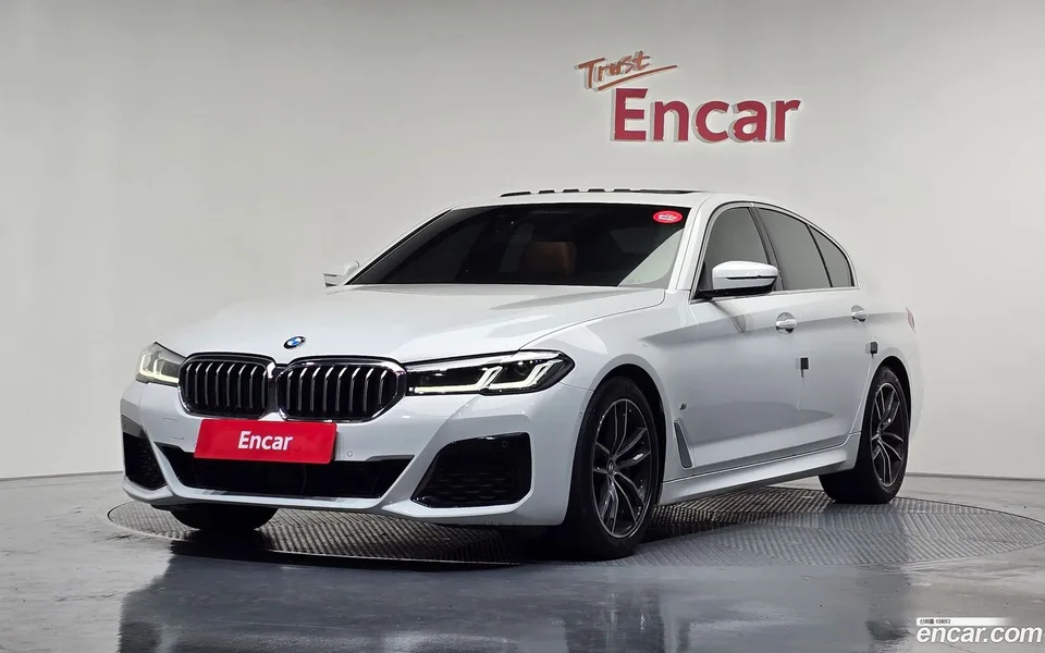 BMW 5 Series 520i M 2022 — фото 1, купить с доставкой в Москву