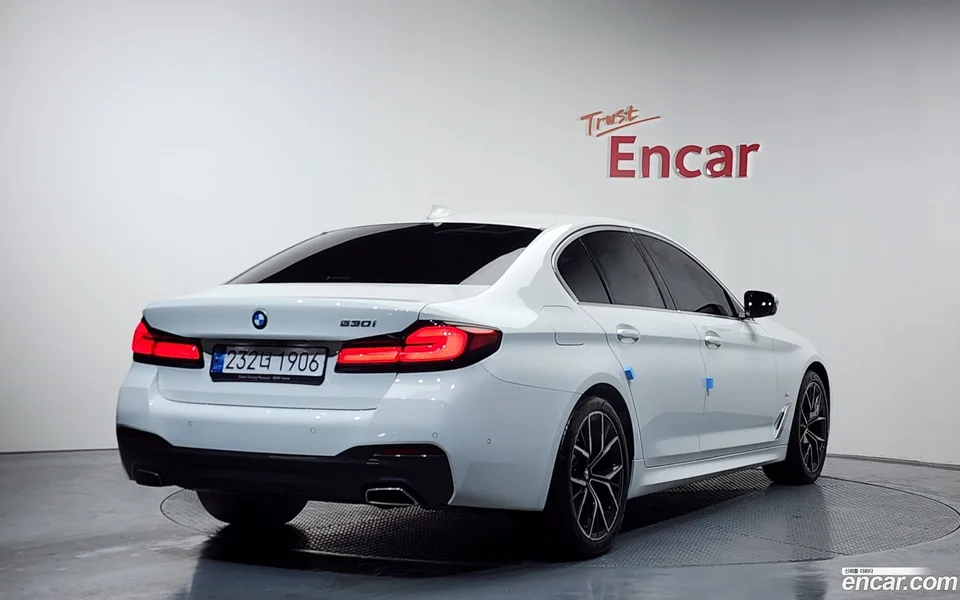 BMW 5 Series 530i M 2022 — миниатюра 2